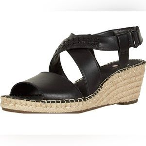 Clarks Women's Petrina Bay Wedge Sandal Black LeatherSize 9